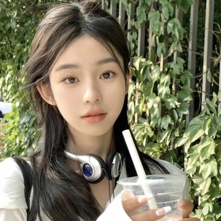 穿网球鞋的电脑